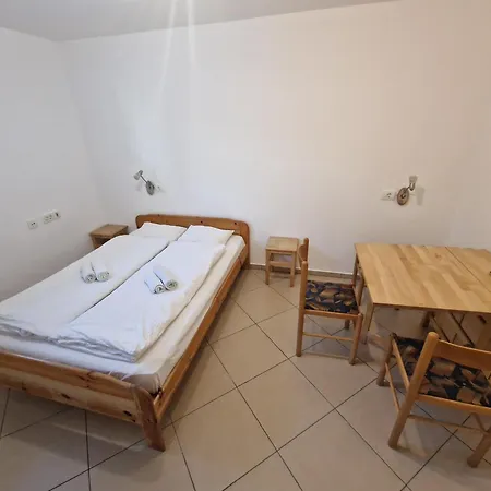 Cebelja Zibka Daire Ljubljana